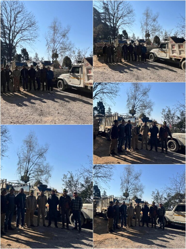 मसूरी के जंगलों में अवैध रूप से मलबा  डंप करते चार वाहनों को वन विभाग ने रंगे हाथ पकड़ा